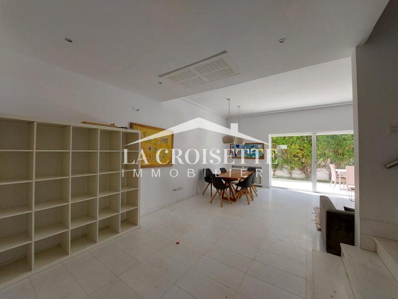 Triplex S+4 avec piscine à Gammarth